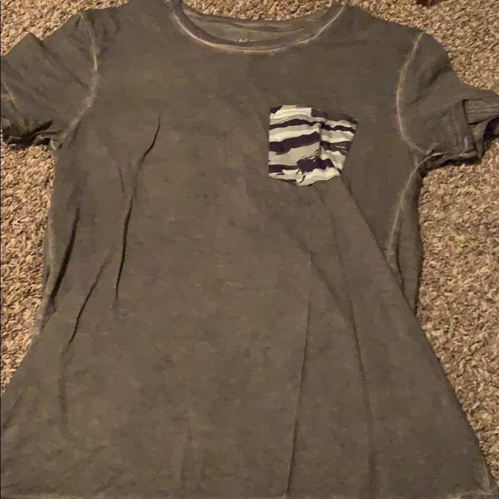 Tee with camo pocket